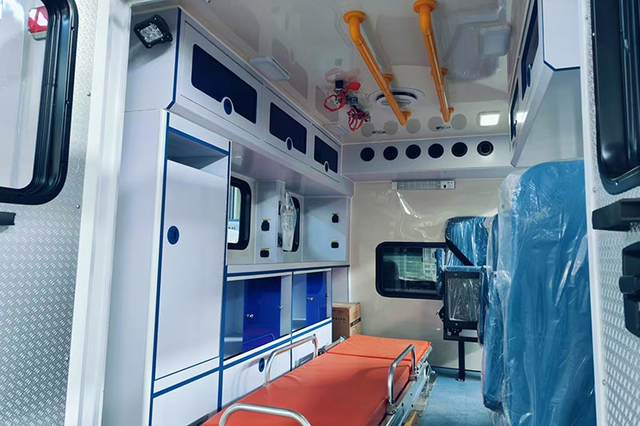 Ambulancia de monitoreo de recogida 4x4